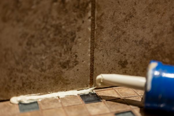 Shower Caulk Replacement in Elyria